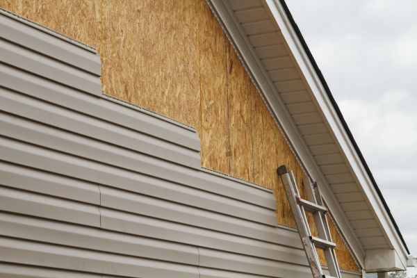 Loose Siding Replacement in Waterloo