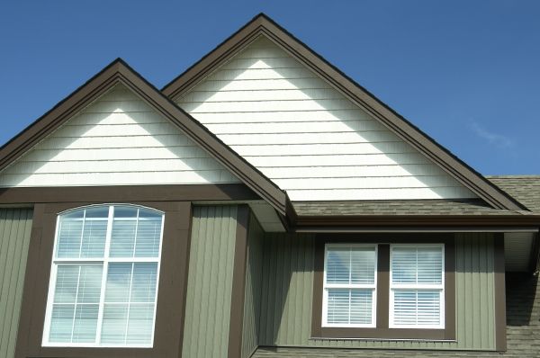 Cost of Vertical Vinyl Siding Repair in Waterloo