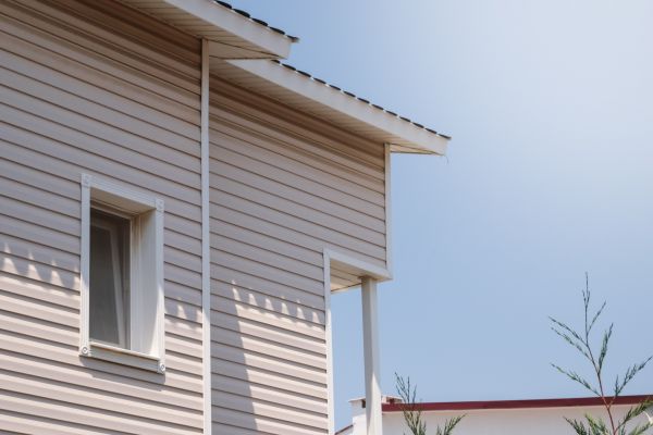Cost of Vinyl Siding Hole Repair in Waterloo